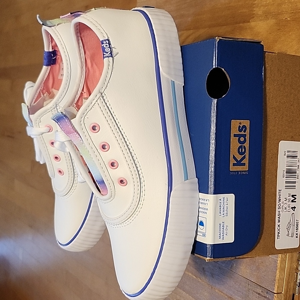 Kids leather Keds slip on with laces. NIB size 4M